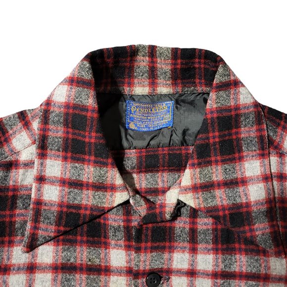 Vintage Men's Pendleton Plaid Button Front Long Sleeves Shirt in Red and‎ Gray - Picture 3 of 10